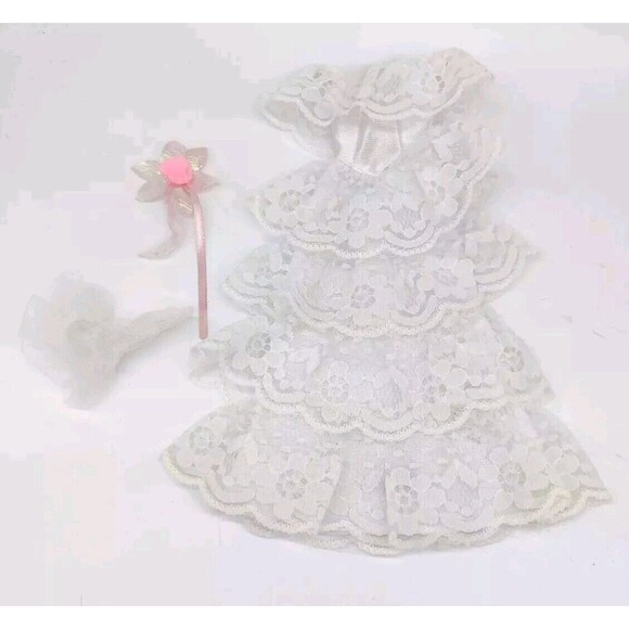 Vintage 1990 The Bridal Collection Barbie Wedding Dress Bouquet Vale #779 Mattel - Picture 1 of 15